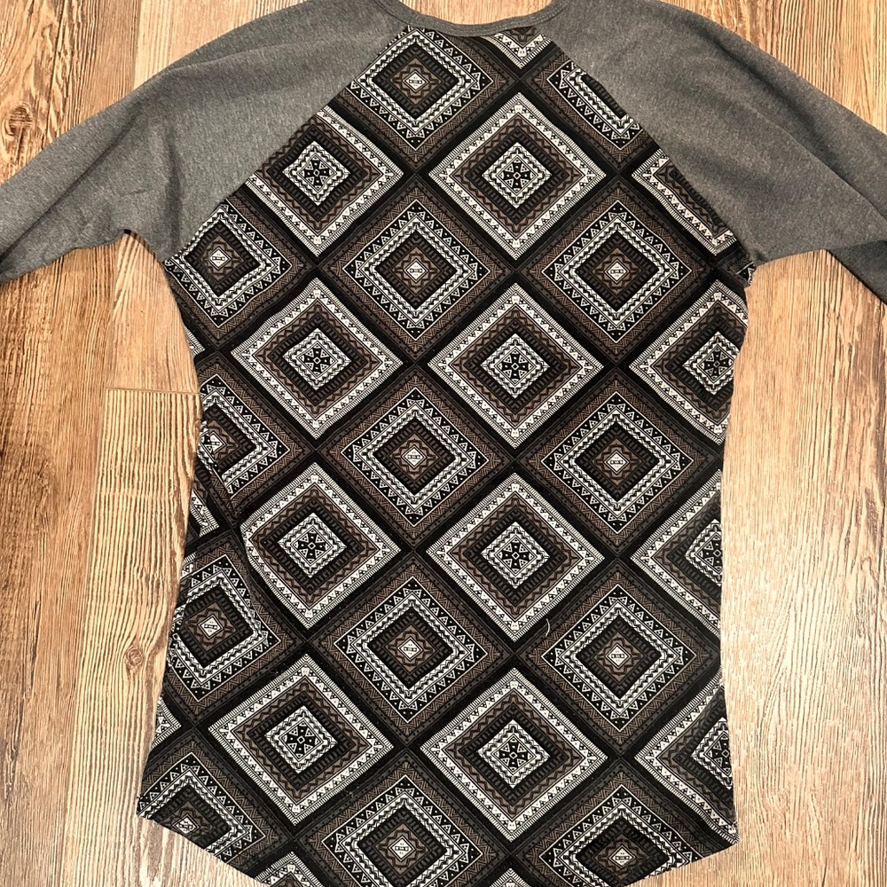 Lularoe Randy Tee - Picture 2 of 4